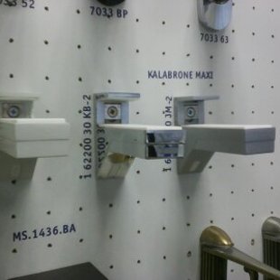 Полкодержатели.